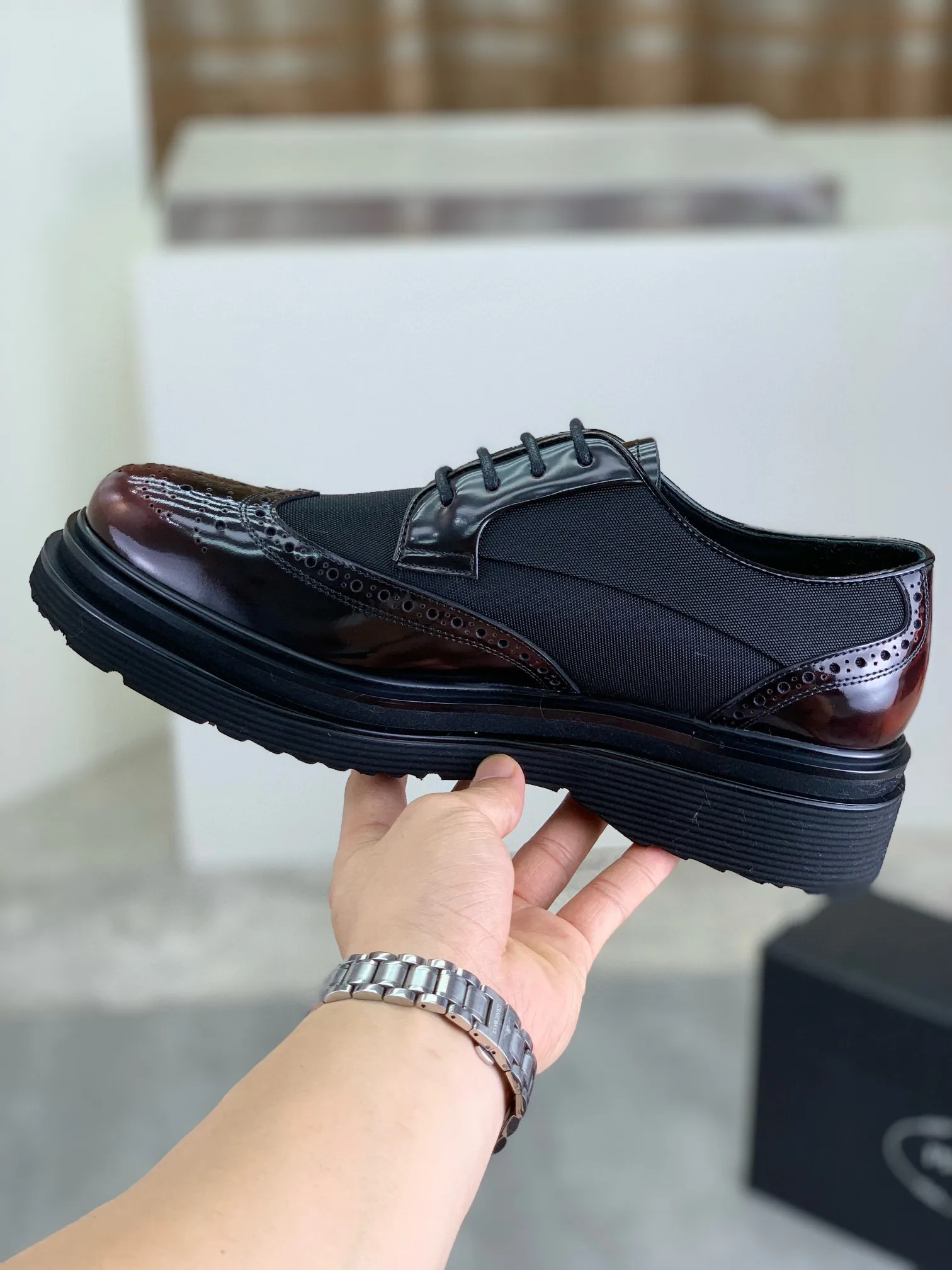 Factory price P880 💰Original quality, top version🔱 ＰＲＡＤＡPrada. Men's business casual leather shoes, top quality products. 1:1 shipment⬆️Luxurious and noble👞All imported original brand fabrics, just to create a more comfortable wearing experience. Upper: Original comfortable open edge bead-rubbed calf leather➕Top imported water-dyed full cow lining, original lightweight and comfortable TPU foam combination bottom✔️Code number: 39-44 (38.45 can be customized)